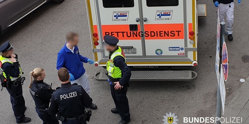 Bundespolizeidirektion München: Abgebrochene Glasflasche ins Gesicht geschlagen - Foto: presseportal.de