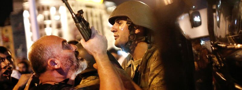 In Istanbul und der Hauptstadt Ankara kam es damals zu schweren Gefechten zwischen Putschsoldaten und regierungstreuen Sicherheitskräften. (Archivbild) - Foto: Sedat Suna/EPA/dpa