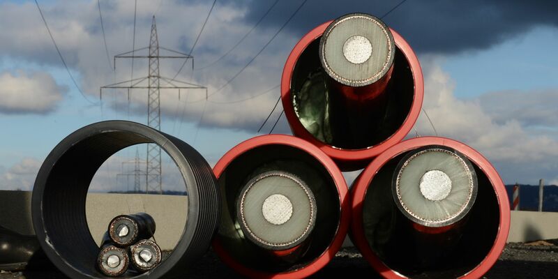 Die ersten Kabel für die Stromautobahn Suedlink sind verlegt worden. (Archivfoto) - Foto: Julian Stratenschulte/dpa