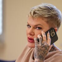 Melanie Müllers Berufungsprozess gegen ein Urteil zum Zeigen des Hitlergrußes beginnt noch vor Weihnachten. (Archivbild) - Foto: Jan Woitas/dpa