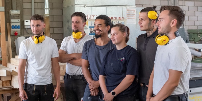 Umfrage unter Dachdecker-Azubis: zufrieden und bereit für die Zukunft - Foto: presseportal.de