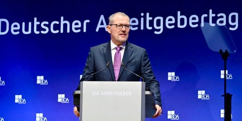 Deutschland kann das, wenn wir mit einer modernen Standortpolitik den wirtschaftlichen Riesen Deutschland wieder entfesseln, sagt Arbeitgeberpräsident Dulger auf dem Deutschen Arbeitgebertag 2024 - Foto: presseportal.de