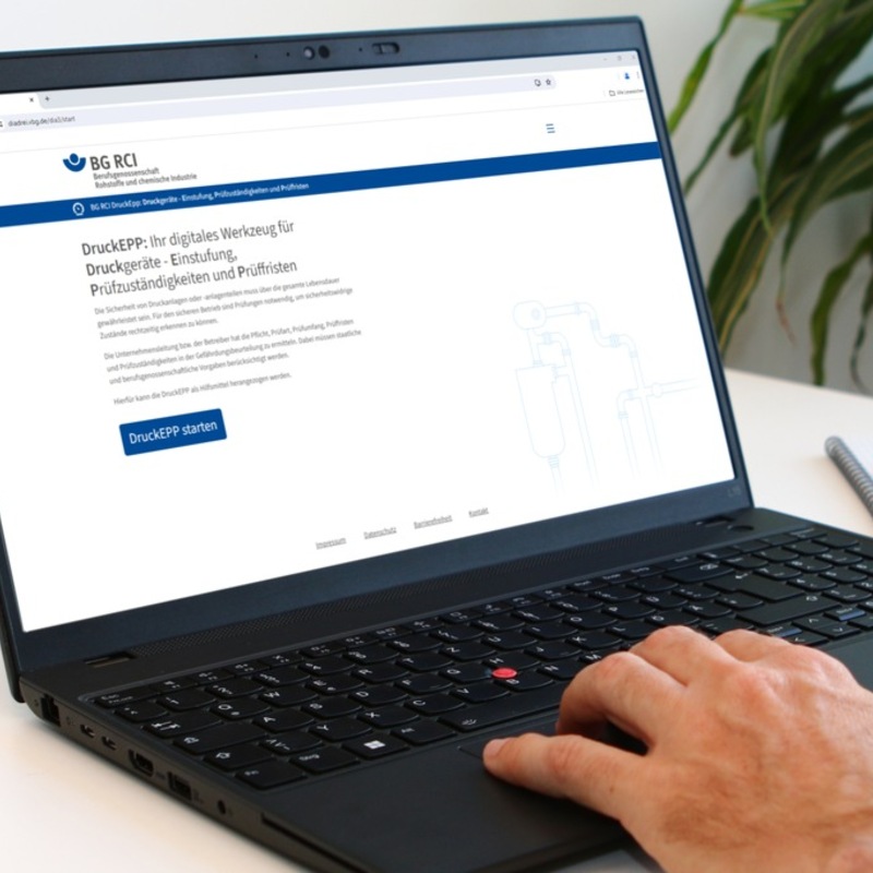 Ob Feuerlöscher oder Industrieanlage: Immer auf den richtigen Druck achten! / Webanwendung der BG RCI hilft bei der Überwachung von Druckgeräten - Foto: presseportal.de