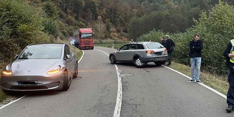 POL-PDLD: Verkehrsunfall mit hohem Sachschaden - Foto: presseportal.de