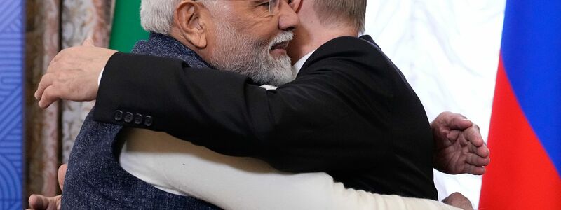 Indiens Premier Modi hat Putin Vermittlungen im Ukraine-Krieg angeboten. - Foto: Alexander Zemlianichenko/Pool AP/dpa