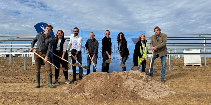 Am gestrigen Montag fand der Spatenstich für den Solarpark in Darstadt statt, der mit einer Gesamtleistung von etwa 70 Megawatt eine nachhaltige Energiezukunft für die Region Würzburg sichern wird - Foto: presseportal.de