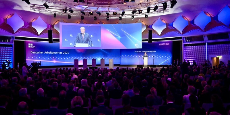 Bildungseinrichtungen aus Bayern, Brandenburg, Hamburg und Nordrhein-Westfalen gewinnen den begehrten Arbeitgeberpreis für Bildung 2024 - Foto: presseportal.de