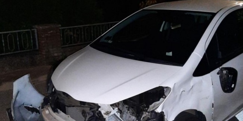 POL-HL: Lübeck - St. Gertrud / Fahrzeug erheblich beschädigt - Verursacher flüchtig - Foto: presseportal.de