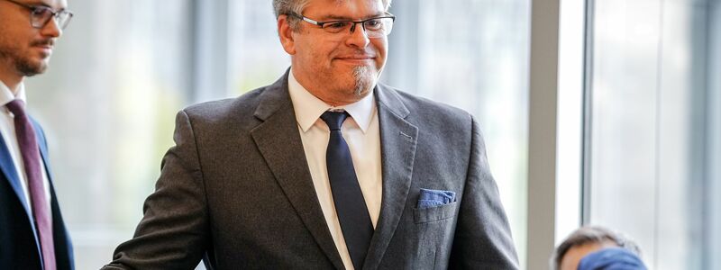 Nach der Messerattacke in Solingen stand Generalbundesanwalt Jens Rommel den Abgeordneten im Innenausschuss des Bundestages Rede und Antwort. (Archivfoto) - Foto: Kay Nietfeld/dpa