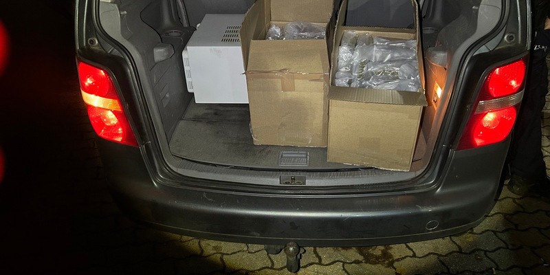 HZA-DO: Mutmaßlicher Drogenkurier flüchtet zu Fuß von der Autobahn / 12 Kilogramm Marihuana sichergestellt - Foto: presseportal.de