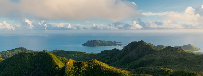 Blick auf die Insel Providence, die zum Archipel von San Andres im Karibischen Meer gehört. In Kolumbien findet seit Montag die Weltnaturkonferenz statt. - Foto: Luis Bernardo Cano/dpa