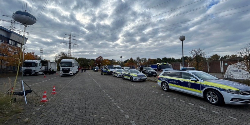 HZA-HH: Bundesweite Kontrollaktion zur Bekämpfung des Schmuggels // Zoll zeigt auch in Hamburg Präsenz - Foto: presseportal.de