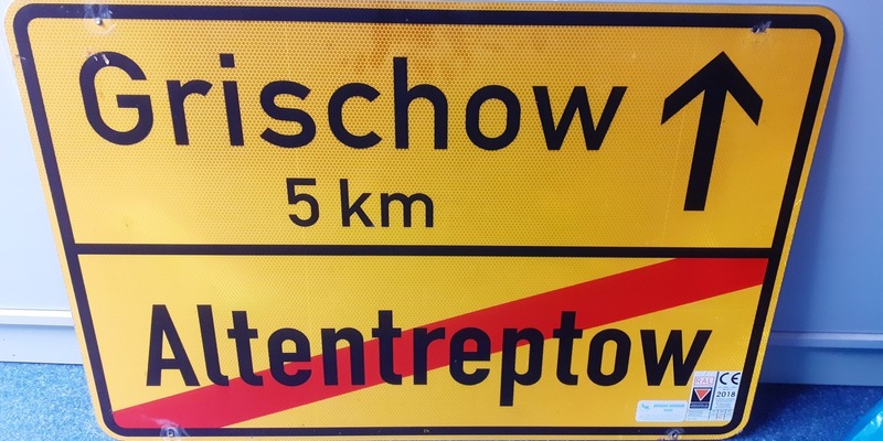 POL-NB: Ortsschilder von Altentreptow wieder da - Foto: presseportal.de