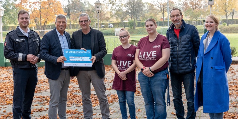 POL-BS: Benefizkonzert der Polizei Big Band Niedersachsen spielt 1000 Euro für den guten Zweck ein. - Foto: presseportal.de