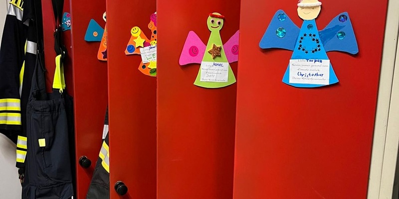 FW Beverungen: Schutzengel für die Einsatzkräfte/Eine besondere Überraschung der Kinderfeuerwehrgruppe Herstelle - Foto: presseportal.de