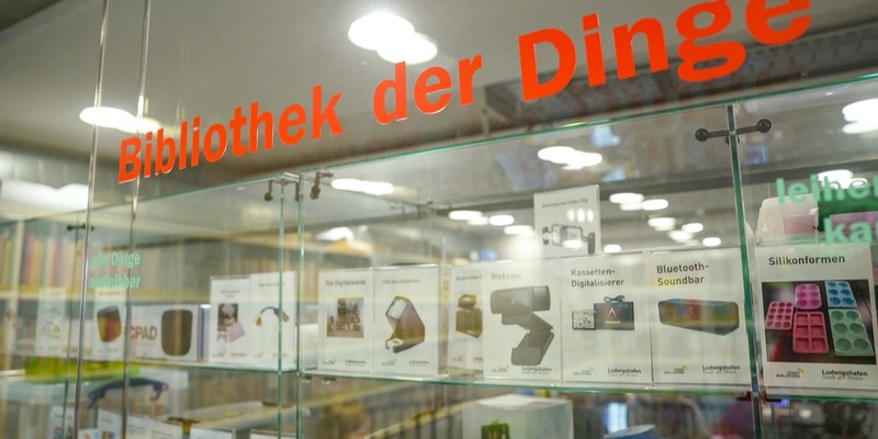 Nähmaschine und 3D-Drucker aus der Stadtbibliothek leihen? - Foto: presseportal.de