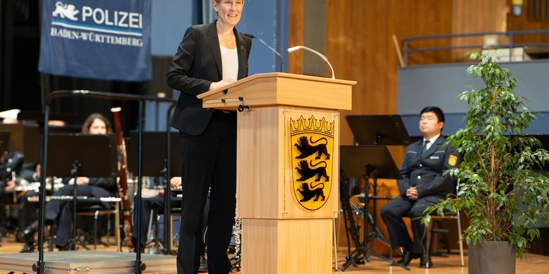 POL-HfPolBW: Feierliche Vereidigung bei der Polizei Baden-Württemberg am Ausbildungsstandort Herrenberg - Foto: presseportal.de