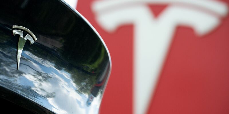 Tesla übertraf die Gewinnerwartungen der Analysten deutlich. (Archivbild) - Foto: Sebastian Christoph Gollnow/dpa