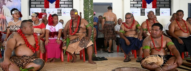 Im Nationalpark O Le Pupu-Pu?e warteten royale Fans auf den König. - Foto: Victoria Jones/PA Wire/dpa