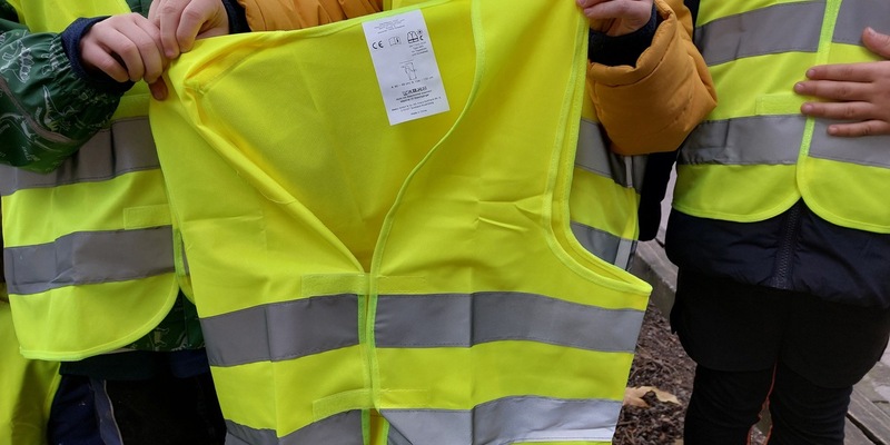 POL-W: W/RS/SG Sichtbarkeit trotzt Dunkelheit: Übergabe von Kinderwarnwesten an Solinger Grundschulen - Einladung für Medienvertreterinnen und Medienvertreter - Foto: presseportal.de