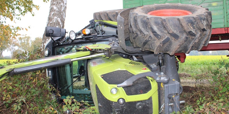 POL-MI: Traktor kippt um, Fahrer schwer verletzt - Foto: presseportal.de