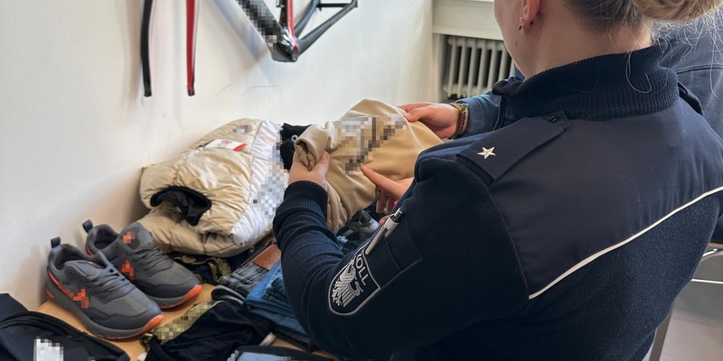 HZA-S: Teure Bekleidung im Postpaket? / Stuttgarter Zoll stoppt Markenoutfits aus der Türkei - Foto: presseportal.de