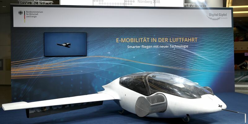 Für den Flugtaxi-Pionier Lilium bleibt kaum noch Zeit für die Suche nach Investoren.  - Foto: Daniel Karmann/dpa
