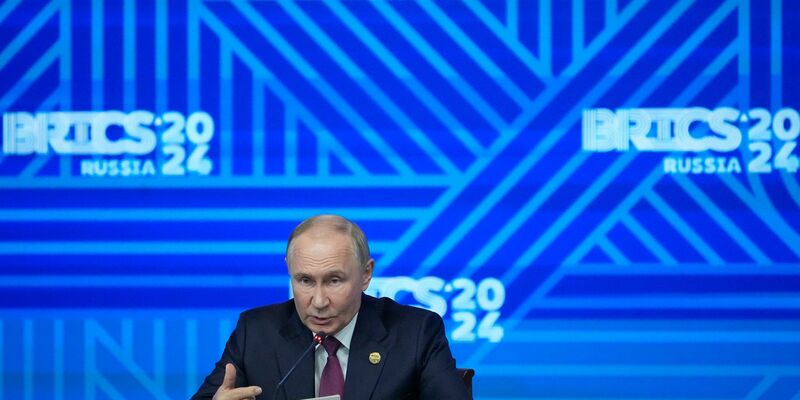 Putin sieht sich auf dem Brics-Gipfel gestärkt und in seinem Angriffskrieg auf dem Vormarsch. - Foto: Alexander Zemlianichenko/AP/dpa