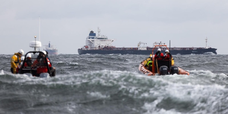 Greenpeace warnt: Diese 192 russischen Öltanker bedrohen die Umwelt besonders und müssen sanktioniert werden / Umfrage: Mehrheit sieht Öltransporte entlang der deutschen Ostseeküste als Problem - Foto: presseportal.de
