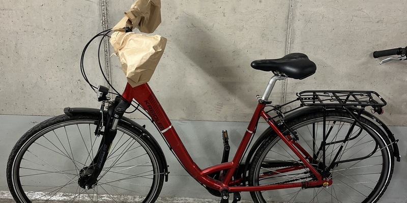 POL-DA: Erzhausen: Polizei sucht Besitzer zweier sichergestellter Fahrräder / Weißes Mountainbike und rotes Damenrad - Foto: presseportal.de
