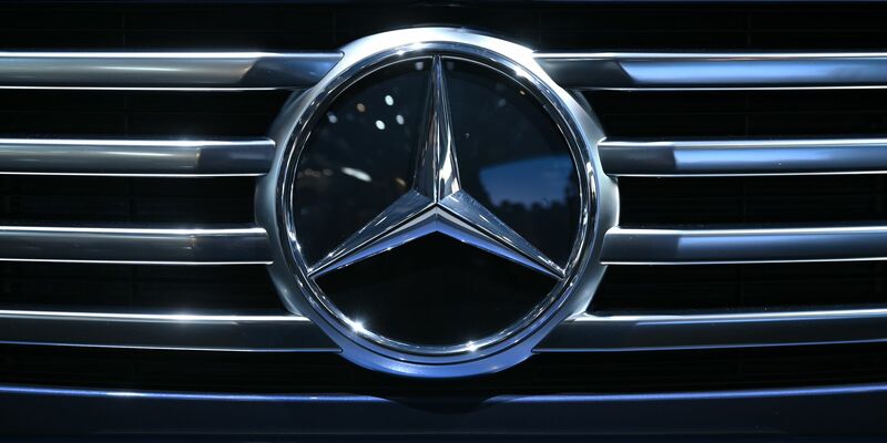 Die Aktie von Mercedes-Benz schwächelt. (Archivbild) - Foto: Johannes Neudecker/dpa