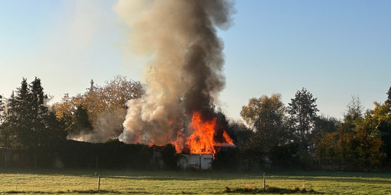 FW Helmstedt: Brand Gartenlaube in der Brunnsohle - Foto: presseportal.de