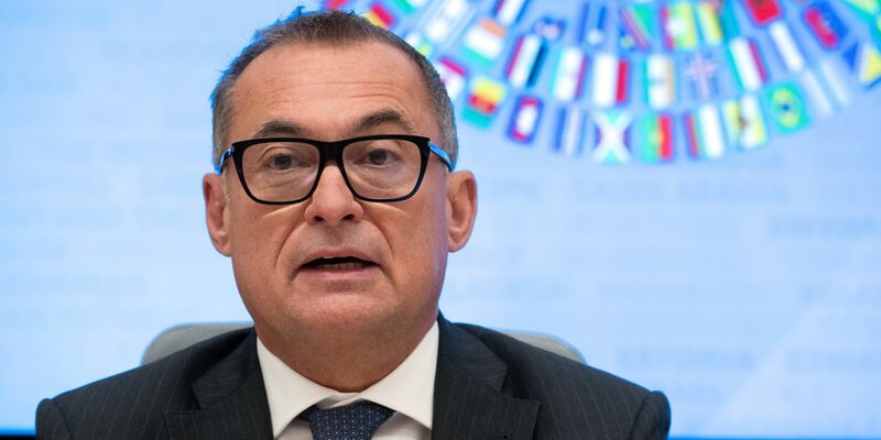 Der Bundesbankchef plädiert für Umsicht bei kommenden Zinssenkungen. - Foto: Soeren Stache/dpa