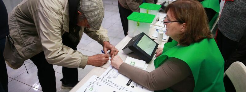 In Georgien haben die Menschen bei der Parlamentswahl über die Zukunft des Landes abgestimmt.  - Foto: Zurab Tsertsvadze/AP/dpa