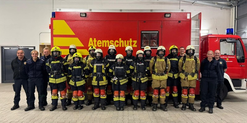 FW-OLL: 13 neue Atemschutzgeräteträgerinnen und Atemschutzgeräteträger im Landkreis Oldenburg - Foto: presseportal.de