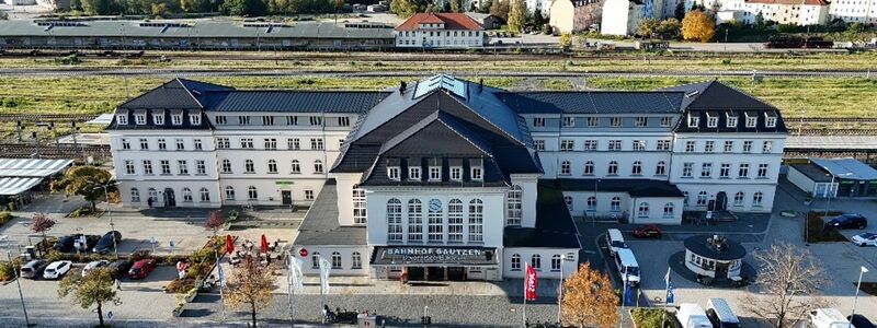 Bestach die Jury mit seinem «hellen und offenen Innenleben»: Der Bahnhof Bautzen. (Foto Produktion) - Foto: Sebastian Kahnert/dpa