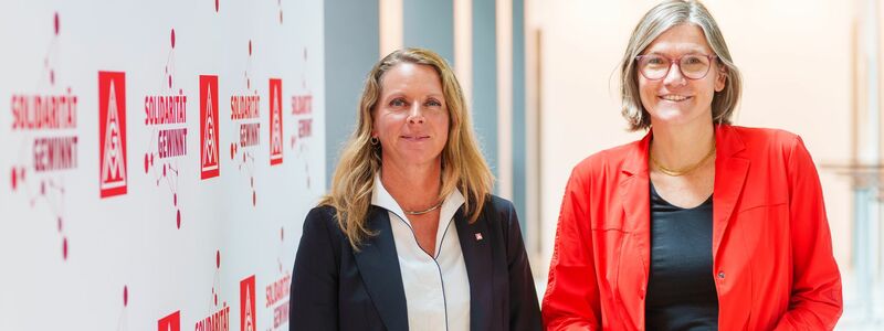 Nadine Boguslawski (l), Tarifvorständin der IG Metall, und Christiane Benner, Erste Vorsitzende der IG Metall. (Archivbild) - Foto: Andreas Arnold/dpa