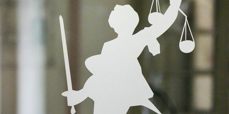 Ein 39 Jahre alter Mann muss sich wegen fahrlässiger Tötung vor dem Amtsgericht Korbach verantworten. (Archivbild) - Foto: Soeren Stache/dpa