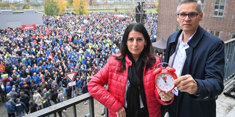 Betriebsratschefin Daniela Cavallo und IG-Metall-Bezirksleiter Thorsten Gröger wollen ihre Ideen für die Gesundung des angeschlagenen Konzerns darlegen. (Archivbild) - Foto: Julian Stratenschulte/dpa-Pool/dpa