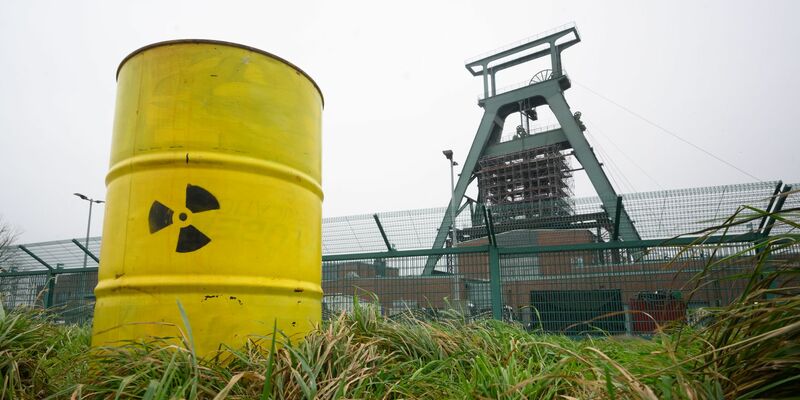 Wohin mit dem Atommüll? Anti-Atomorganisationen kritisieren Lager und Transporte. (Symbolbild) - Foto: Julian Stratenschulte/dpa