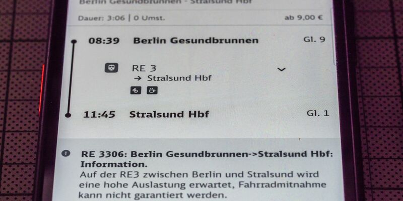 Derzeit gestört: Die Bahn-Buchungsapp DB Navigator. (Archivbild) - Foto: Georg Hilgemann/dpa-Zentralbild/dpa