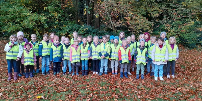 POL-WHV: Verkehrssicherheit - Erstklässlerinnen und Erstklässler im Bereich Varel und Friesische Wehde erhalten Sicherheitswarnwesten - Verteilung von 400 Stück - Foto: presseportal.de