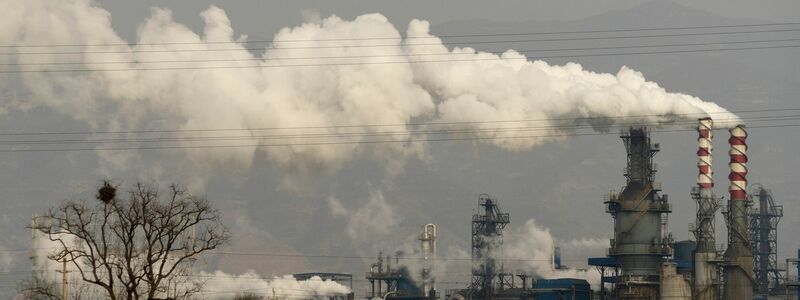 Wegen einer Hitzewelle stieg Chinas Strombedarf im dritten Quartal 2024. (Archivbild) - Foto: Olivia Zhang/AP/dpa