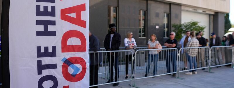 In vielen US-Bundesstaaten ist eine vorzeitige Stimmabgabe wie hier in Indiana möglich. Mehr als 40 Millionen Menschen haben schon gewählt. - Foto: Darron Cummings/AP/dpa