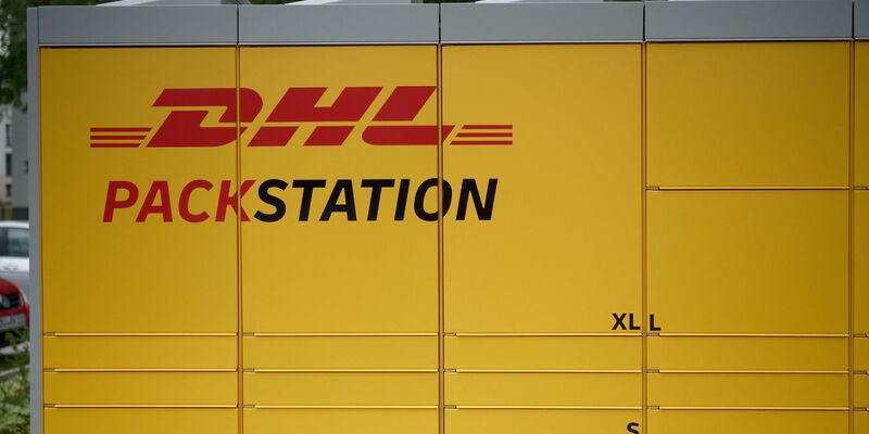 Beim Paketdienstleister DHL gibt es IT-Probleme. - Foto: Henning Kaiser/dpa