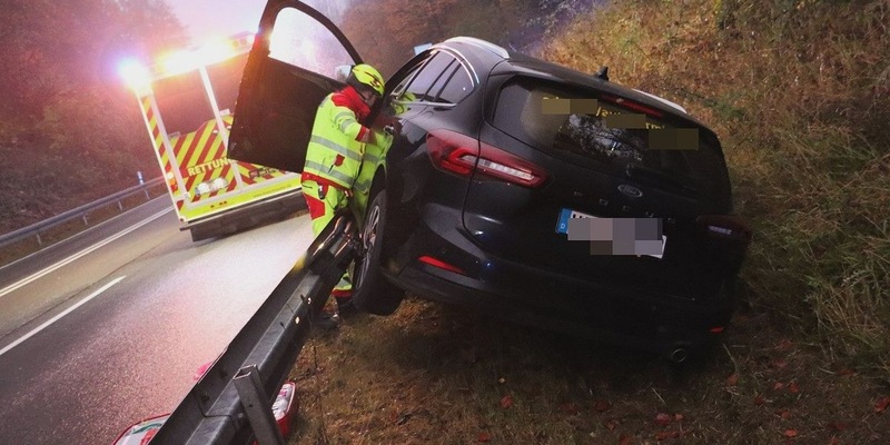 POL-HX: Übermüdung: 21-Jähriger fährt auf Leitplanke - Foto: presseportal.de