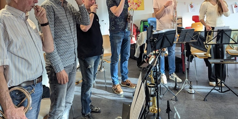 FW-Velbert: Der Musikzug kommt auf Temperatur - Proben für das Konzert im Advent - Foto: presseportal.de