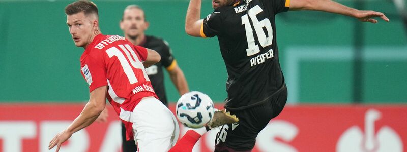 Die Pokal-Reise des Regionalligisten Kickers Offenbach endete gegen den Karlsruher SC. - Foto: Thomas Frey/dpa