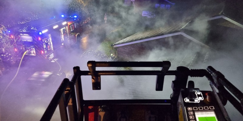 FW-WRN: FEUER_3 - LdF - LZ1 - LZ3 - TOJ Lünen - Garagenbrand / mehrere brennende Mülltonnen - Foto: presseportal.de