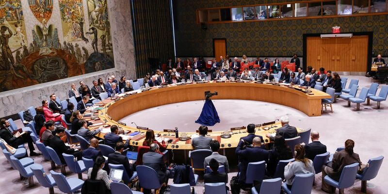 Das mächtigste Gremium der Vereinten Nationen fällte den ersten gemeinsamen Beschluss zum Ukraine-Krieg seit Russlands Invasion vor drei Jahren. - Foto: Kena Betancur/AP/dpa